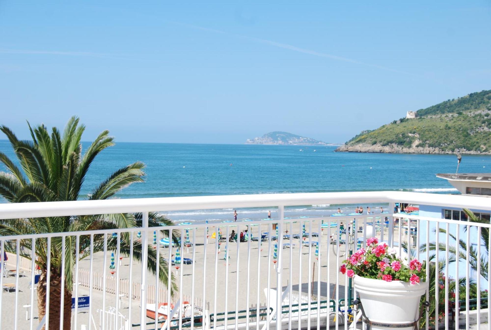 Hotel Villa Eleonora Scauri  Exterior foto