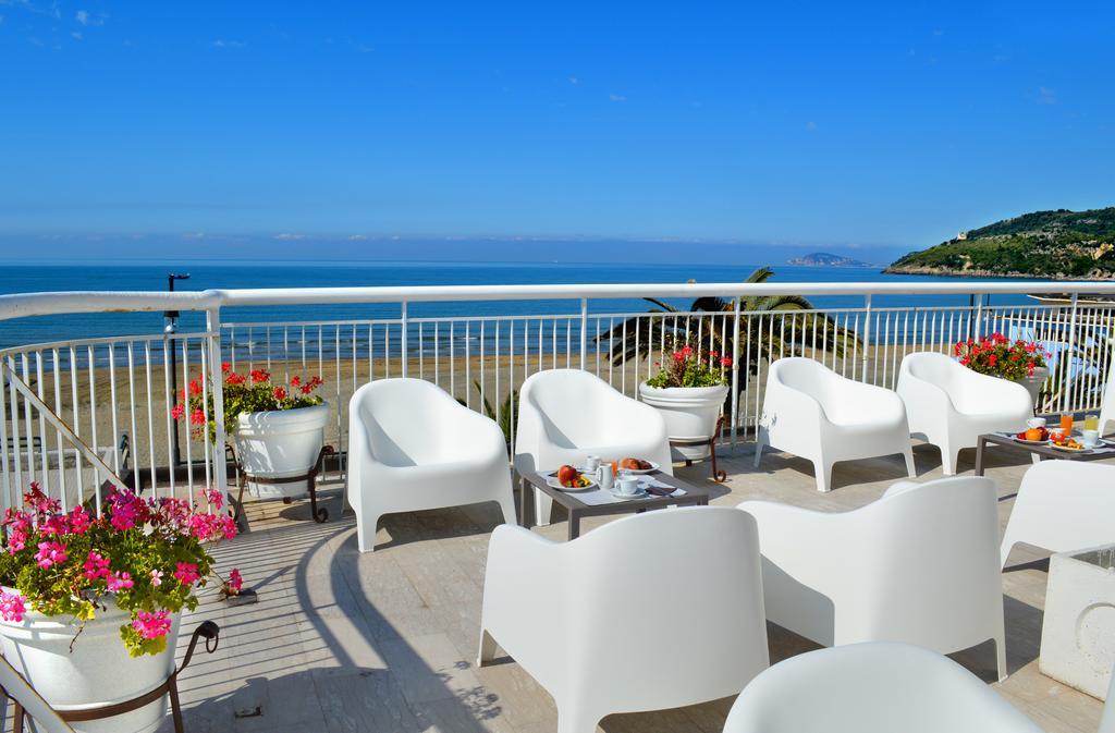 Hotel Villa Eleonora Scauri  Exterior foto