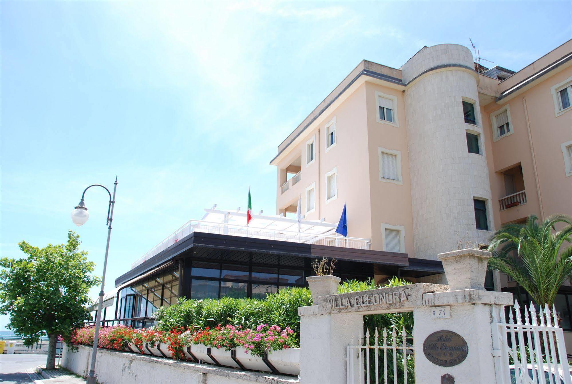 Hotel Villa Eleonora Scauri  Exterior foto